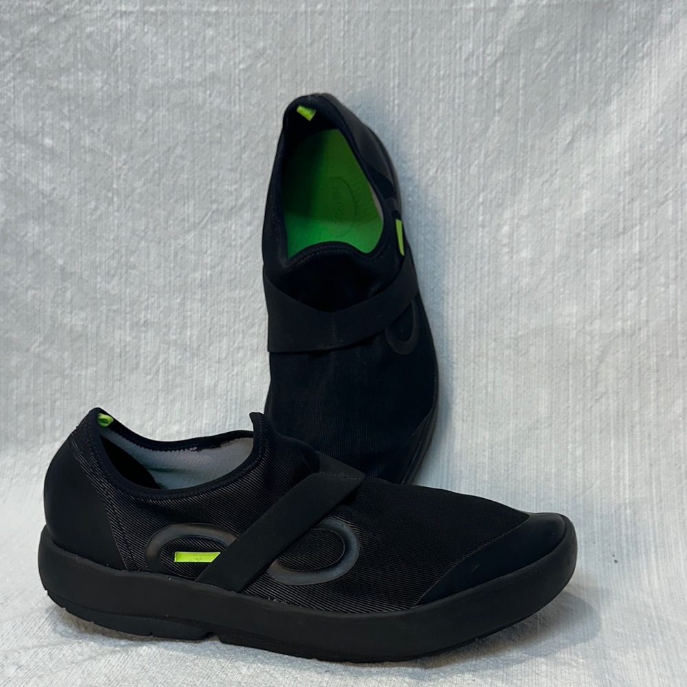 OOFOS OOmg Black Fibre Low - Men’s US 13 | EU 46